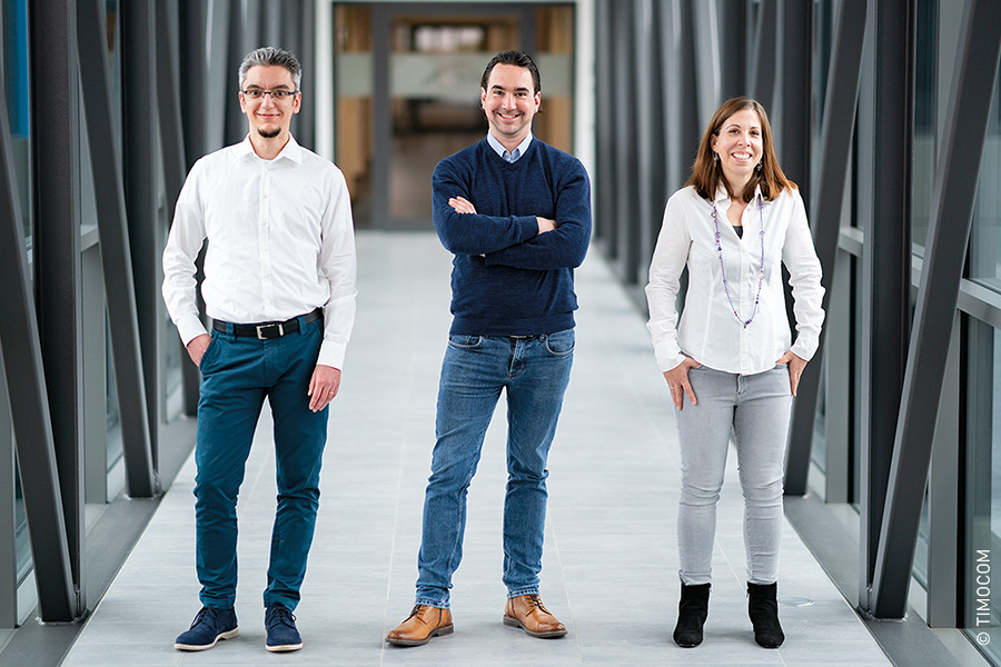 Los empleados del servicio de cobros Julian van Achter, Geoffrey Bladier y Denise Becht asesoran, asisten, median y ayudan a los