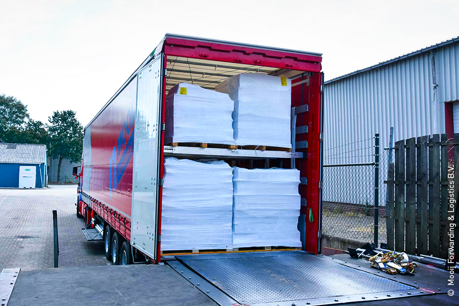 Camión con piso de carga doble de Mooij Forwarding & Logistics B.V.